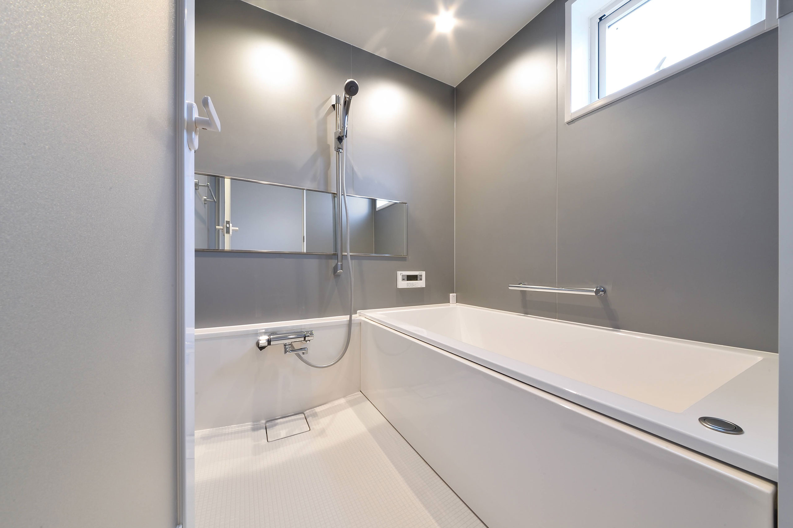 デザイン性の高いユニットバス浴室
