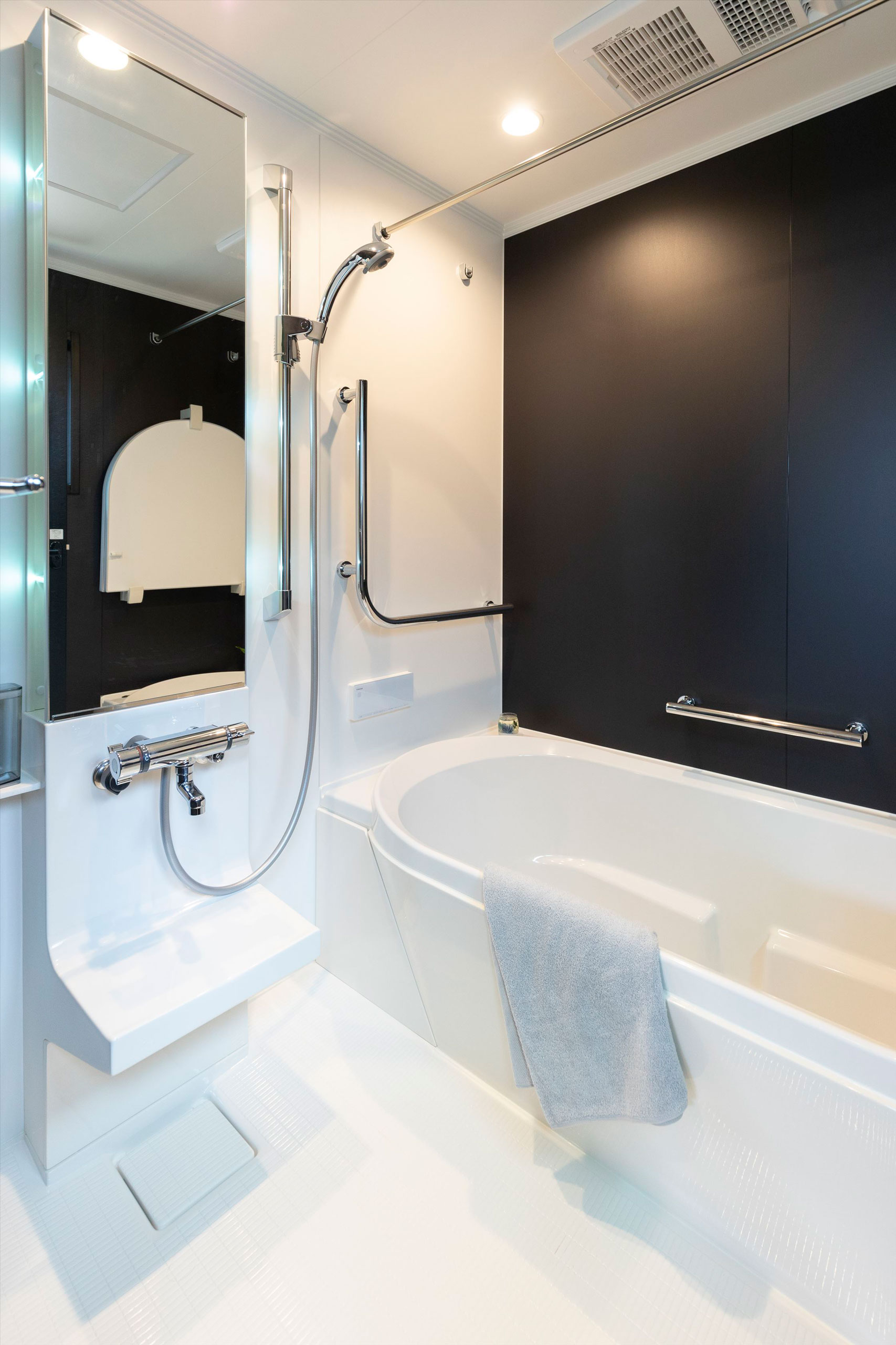デザイン性の高いユニットバス浴室