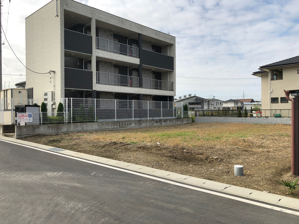 マンション横の敷地