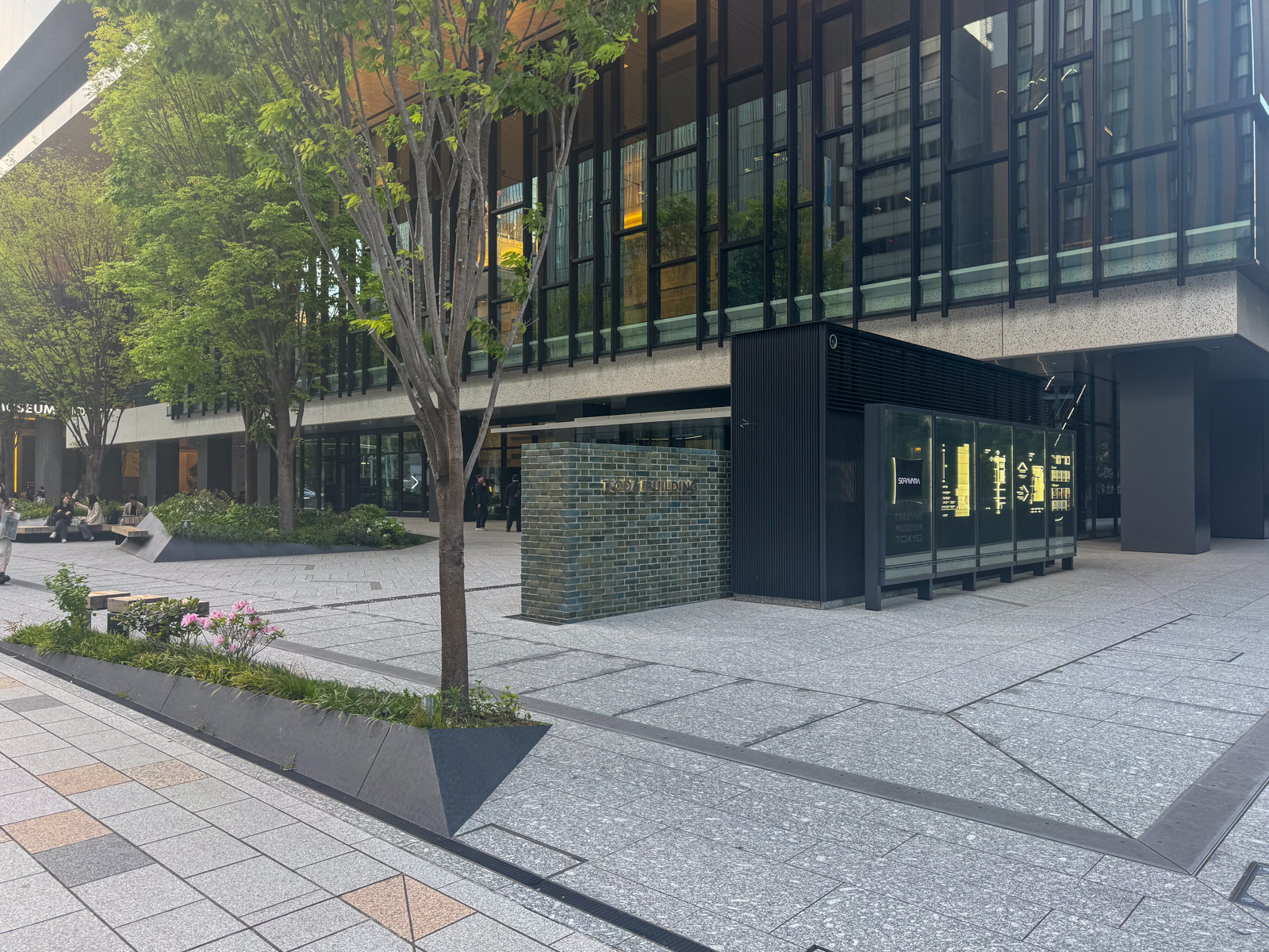 広場の人研ぎ床